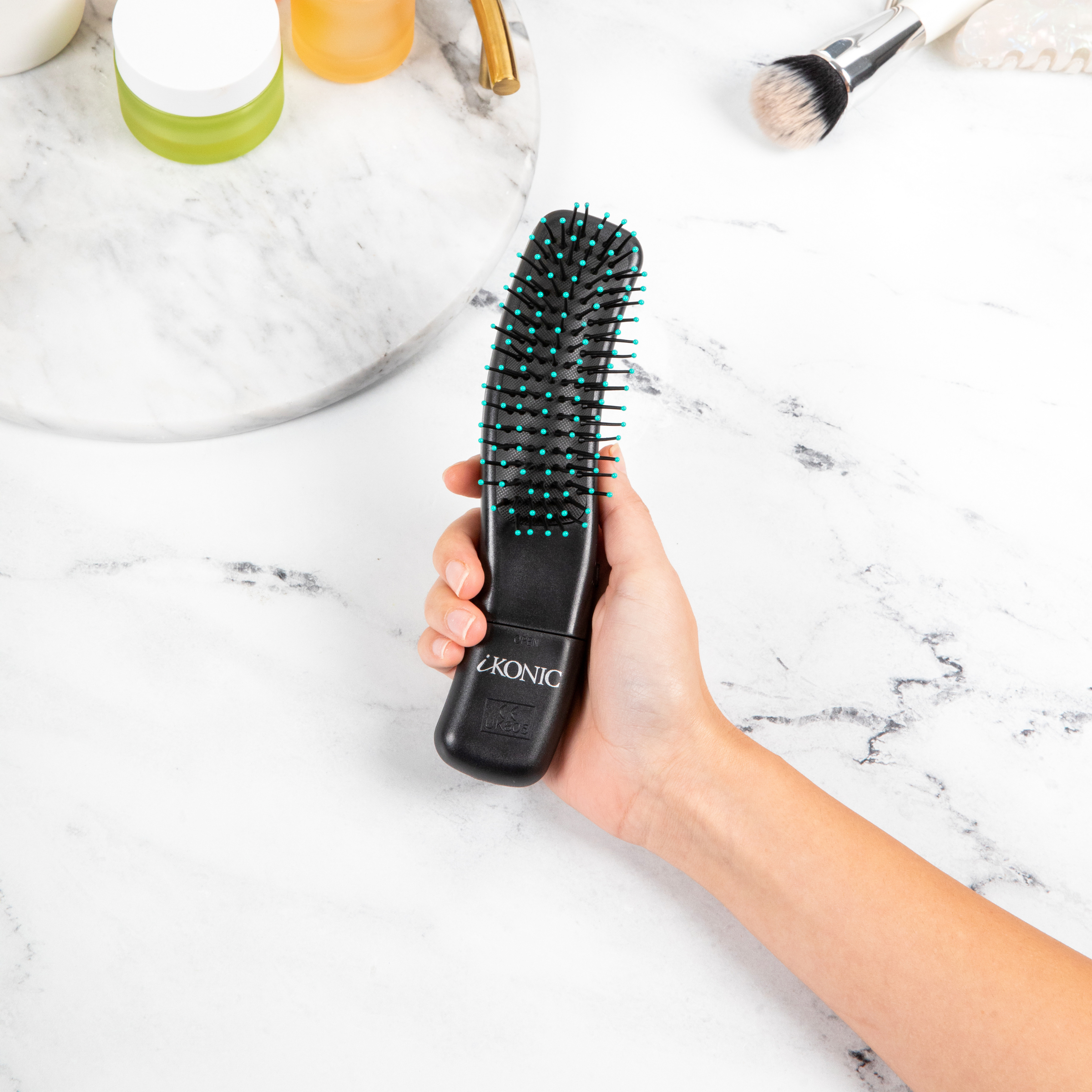 The Vibrating Massage Hair Brush iKonicstyle The Vibrating Massage Hair Brush iKonicstyle